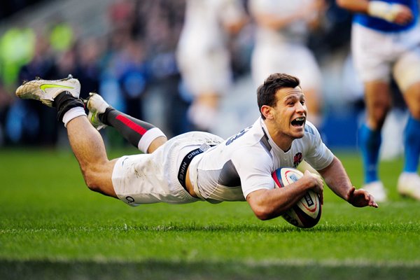 Danny Care dives over to score v Italy