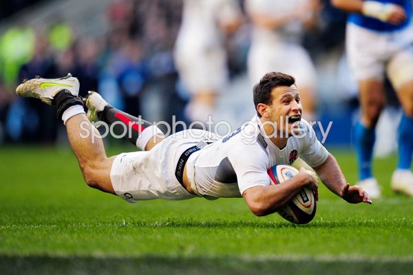 Danny Care dives over to score v Italy