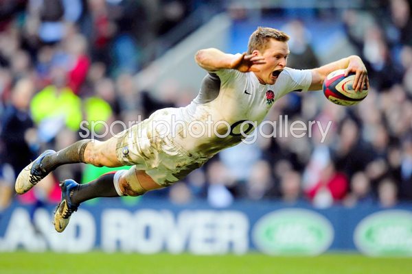 Chris Ashton scores v Italy at Twickenham 2011