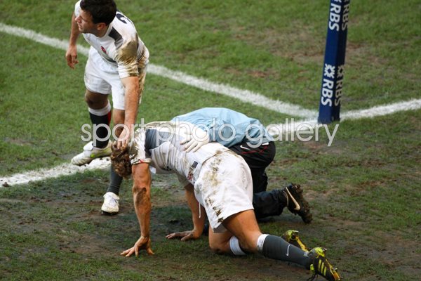 Jonny Wilkinson recovers from try saving tackle