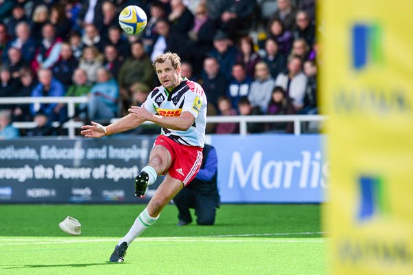 Nick Evans Harlequins v Newcastle 2015