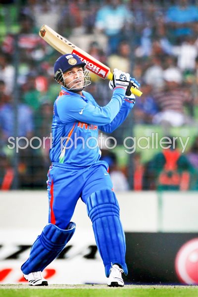 Sehwag hits a 6 in 175 v Bangladesh - World Cup