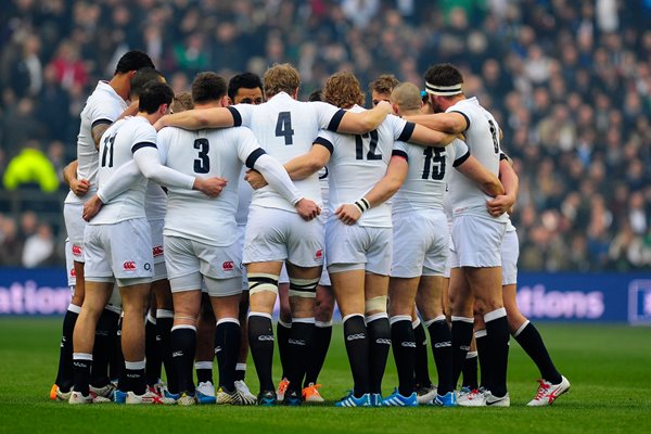England huddle v Ireland Twickenham 6 nations 2014