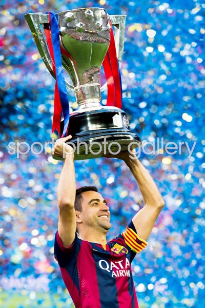 Xavi Hernandez Barcelona La Liga Champions 2015 trophy 