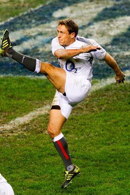 Jonny Wilkinson kicks v France - 6 Nations 2011