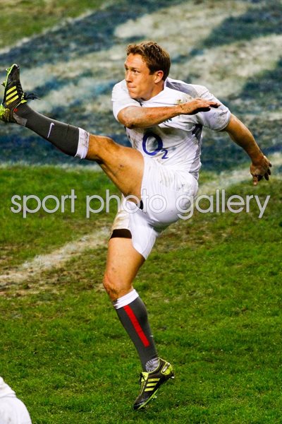 Jonny Wilkinson kicks v France - 6 Nations 2011