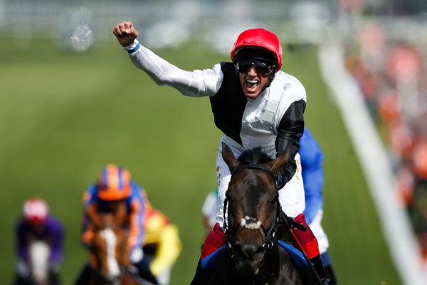 Frankie Dettori Wins the Derby 2015