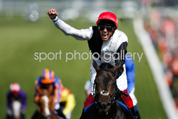 Frankie Dettori Wins the Derby 2015