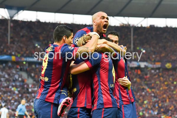  Daniel Alves Barcelona celebrates with team mates 