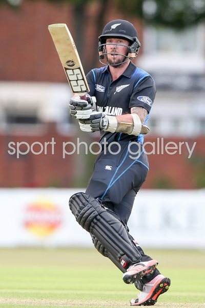Luke Ronchi New Zealand v Leicestershire 2015
