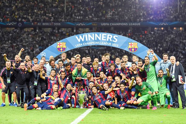  Barcelona team celebrate victory Champions League