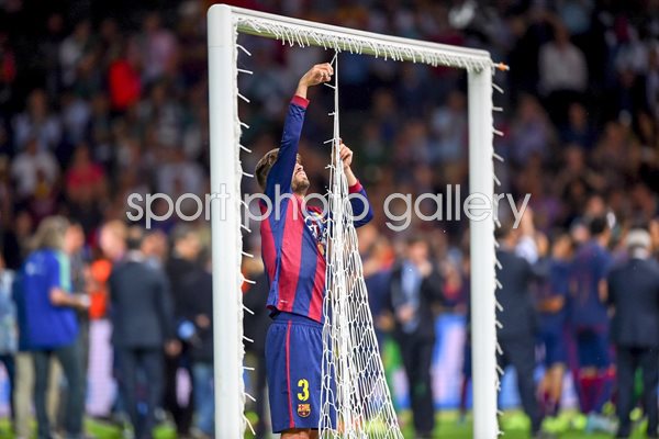  Gerard Pique FC Barcelona cuts the net