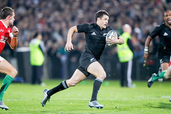 Dan Carter of New Zealand v Wales