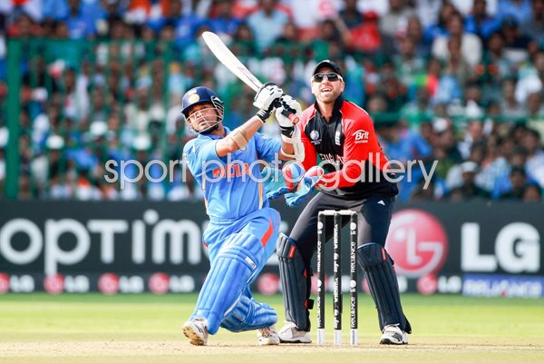 Sachin attacks England 2011 World Cup
