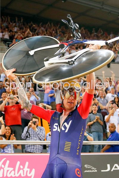 Sir Bradley Wiggins UCI Hour Record Attempt 2015