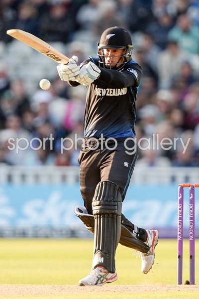 Ross Taylor New Zealand v England ODI Edgbaston 2015