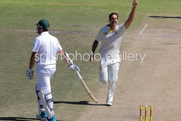 Mitchell Johnson dismisses Graeme Smith in last test innings 2014
