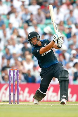 Ross Taylor New Zealand v England ODI Oval 2015