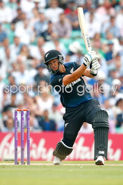 Ross Taylor New Zealand v England ODI Oval 2015