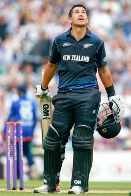 Ross Taylor New Zealand v England ODI Oval 2015