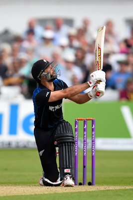 Grant Elliott New Zealand v England 4th ODI Trent Bridge 2015