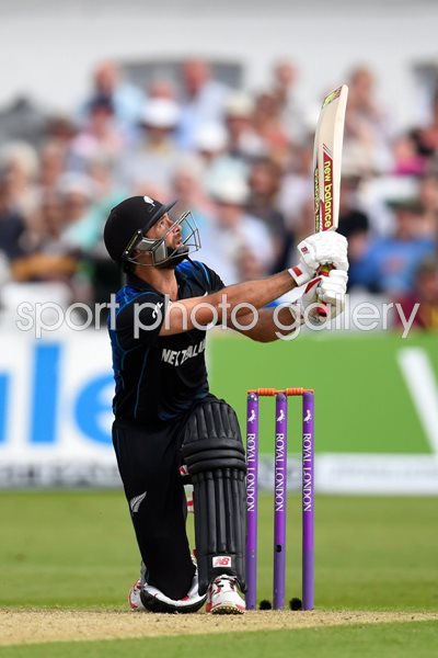 Grant Elliott New Zealand v England 4th ODI Trent Bridge 2015