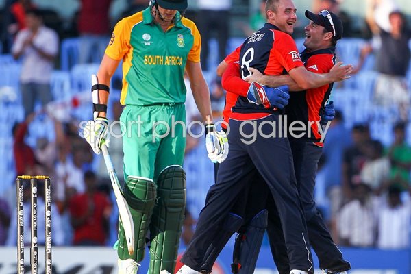 Stuart Broad & England celebrate Cricket World Cup 2011