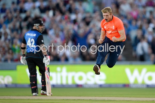 David Willey England v New Zealand T20 Old Trafford 2015