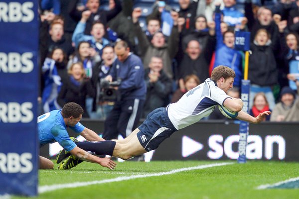 Nikki Walker Scotland scores Six Nations