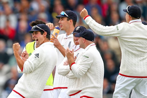 Alastair Cook & England celebrate v Australia Edgbaston 2015