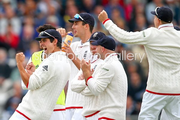 Alastair Cook & England celebrate v Australia Edgbaston 2015