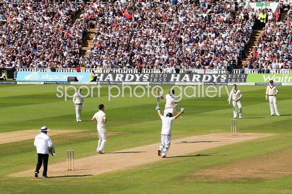  Ian Bell and Joe Root celebrate England win 3rd Ashes Test 2015