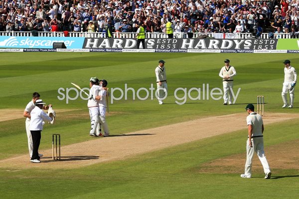 Ian Bell and Joe Root celebrate England win 3rd Ashes Test 2015