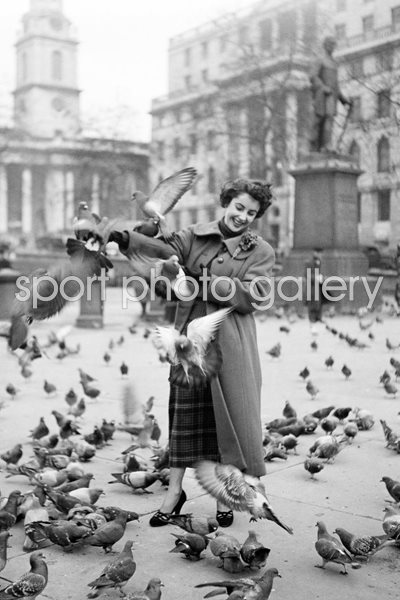 Elizabeth Taylor in Trafalgar Square 1948