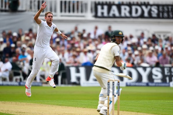 Stuart Broad dismisses Michael Clarke Trent Bridge 2015