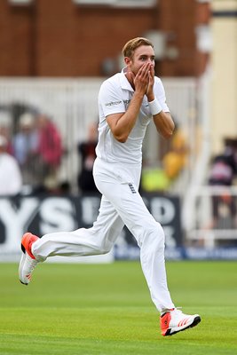 stuart broad reacts to Ben stokes catch trent bridge 2015