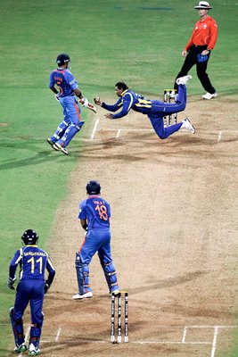 Dilshan catch World Cup Final