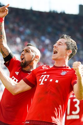 Robert Lewandowski Arturo Vidal Bayern Munich