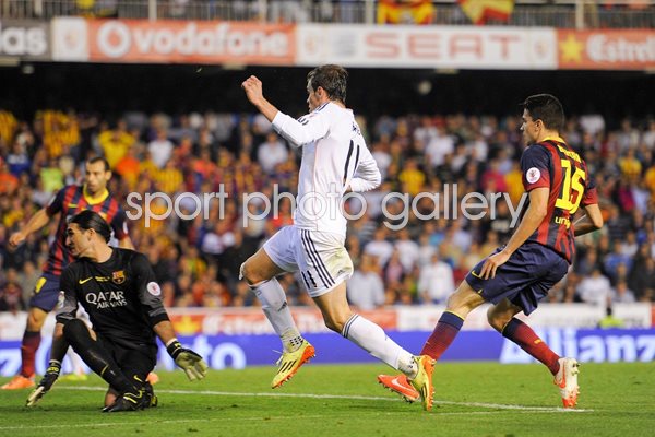 Gareth Bale Winner Real Madrid v Barcelona Copa del Rey Final 2014
