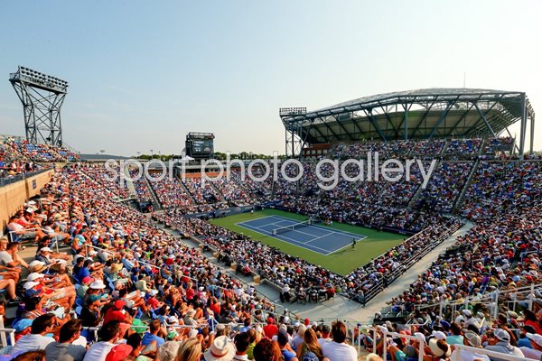 Fans watch Rafael Nadal v Diego Schwartzman 2015 US Open