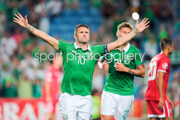 Robbie Keane celebration Republic of Ireland