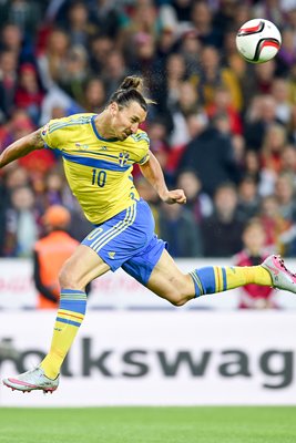 Zlatan Ibrahimovic Sweden heading the ball