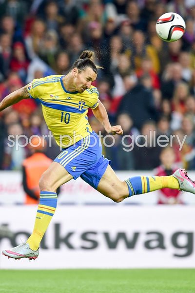 Zlatan Ibrahimovic Sweden heading the ball