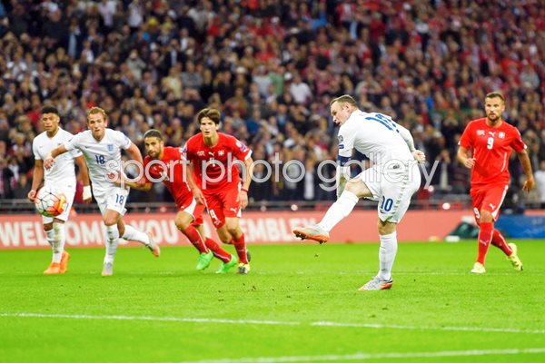 50 Goals Wayne Rooney breaks England Record