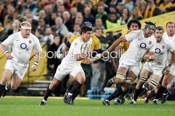 Ben Youngs runs through Australia to score