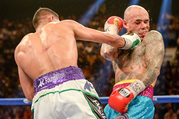 Amir Khan v Luis Collazo 2014