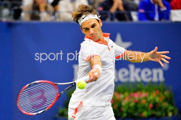  Roger Federer returns a forehand 2015 US Open