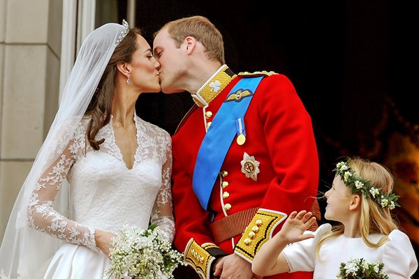 Royal Wedding - The Couple Kiss 