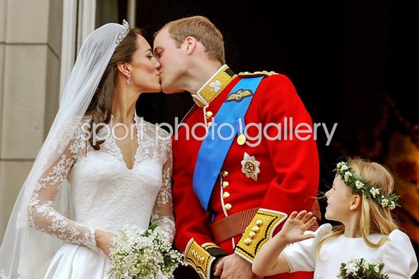 Royal Wedding - The Couple Kiss 
