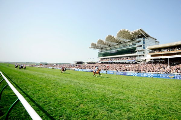 Frankel wins the 2000 Guineas Newmarket 2011